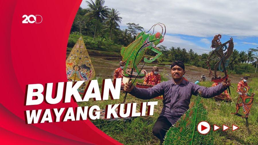 Pertunjukan Wayang Serangga di Persawahan Magelang