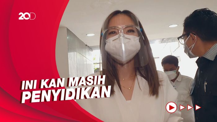 Ditanya Kesiapan Hadapi Persidangan, Gisel: Step By Step Ya