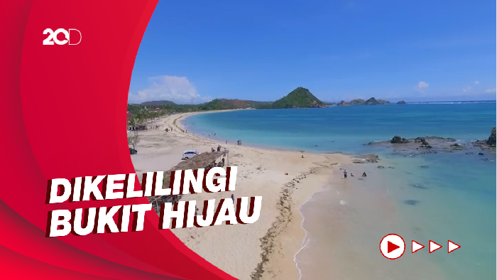 Celebrity on Vacation: Pantai Kuta Lombok yang Beda dengan Bali