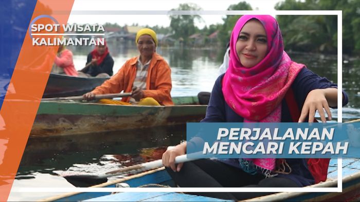 Menemani Ibu-ibu Mencari Kepah di Hilir Sungai, Kalimantan