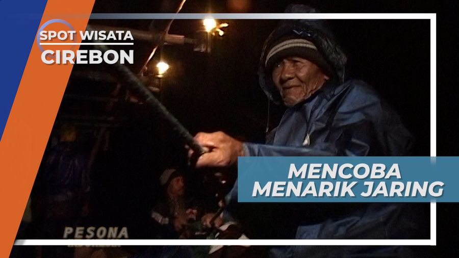 Membantu Menarik Jaring Penuh Ikan Dari Atas Perahu, Cirebon