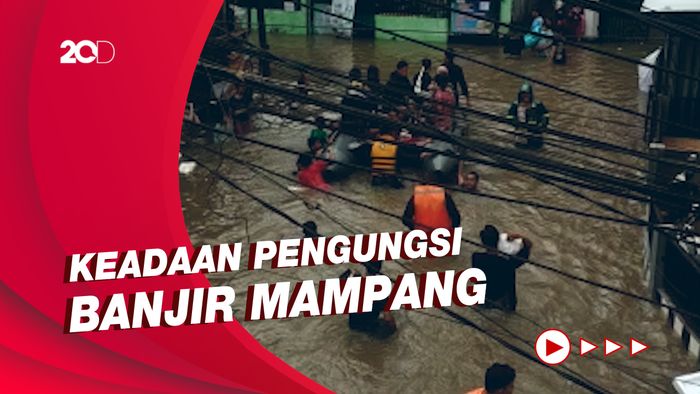 Akses Kebanjiran, Puskesmas Mampang Layani Warga di Posko Pengungsian