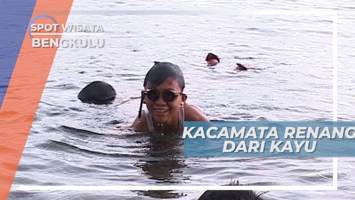 Kacamata Renang dari Kayu, Bengkulu