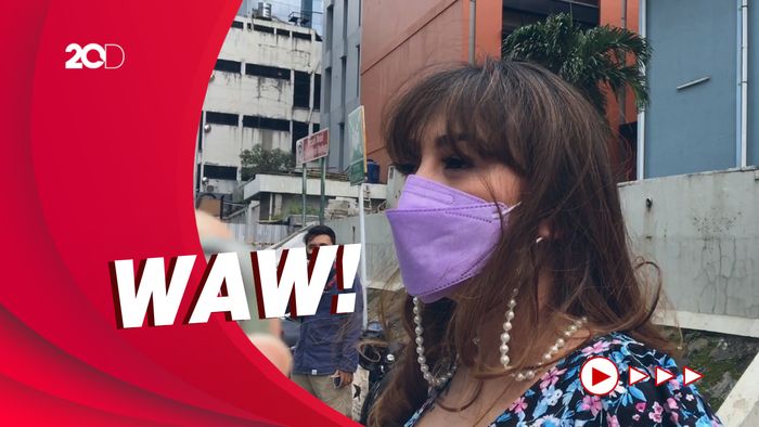 Dikabarkan Dekat dengan Omar Daniel, Ini Respons Celine Evangelista 