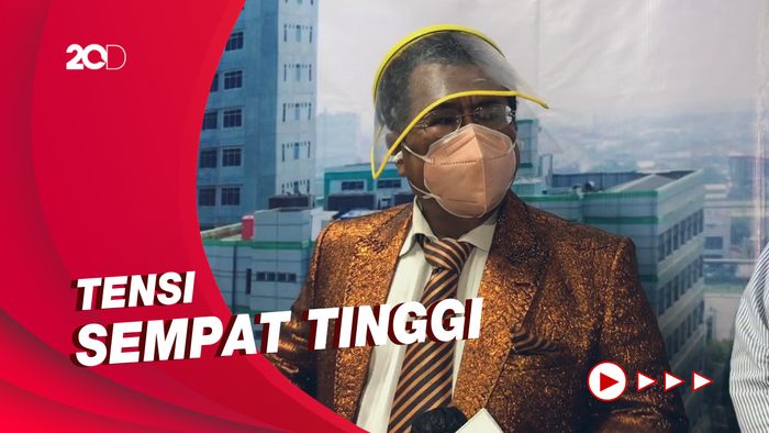 Momen Hotman Paris Divaksinasi