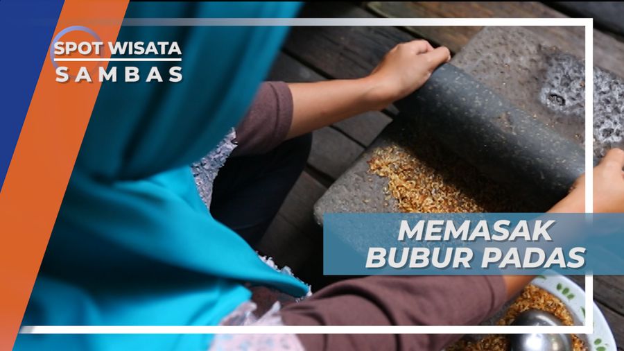 Memasak Bubur Padas dengan Teknik Tradisional, Kalimantan Barat