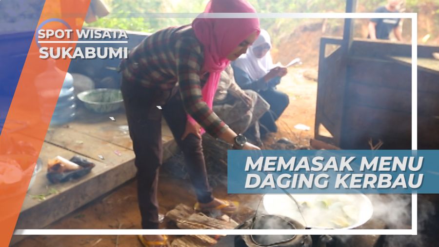 Memasak Menu Daging Kerbau Untuk Upacara Kekeboan, Sukabumi 