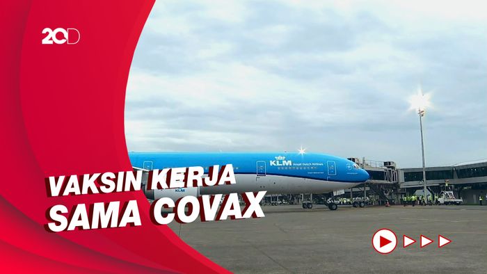 Momen Kedatangan 1,1 Juta Vaksin AstraZeneca di Indonesia