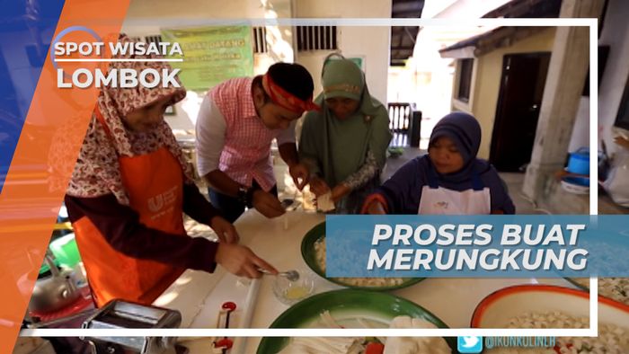 Memasak Merungkung, Makanan Khas Lombok Berbahan Dasar Beras