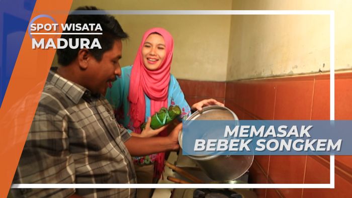 Mengukus Bebek Songkem Tanpa Menggunakan Air, Madura