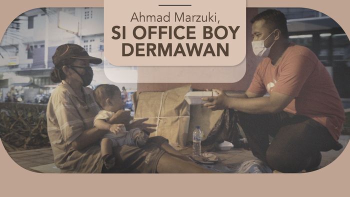 Gaji UMR, Office Boy ini Menyisihkan Rezeki untuk Tuna Wisma