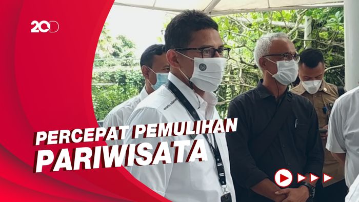Sandiaga Uno Kunjungi Lokasi Vaksinasi Pekerja Pariwisata di Bali