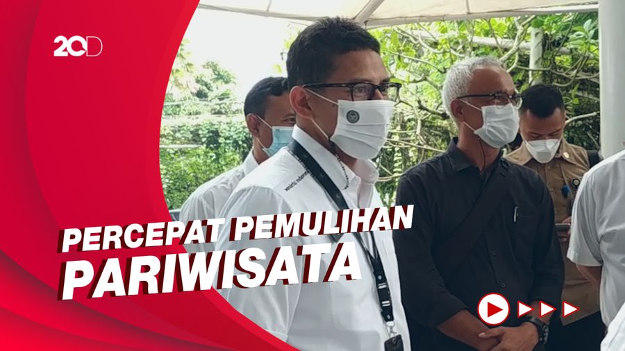 Sandiaga Uno Kunjungi Lokasi Vaksinasi Pekerja Pariwisata di Bali