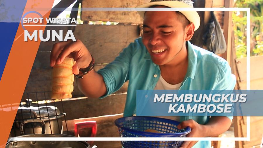 Membungkus Kambose Dengan Kulit Jagung, Sulawesi Tenggara