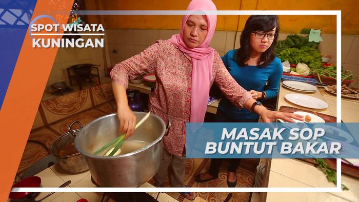 Memasak Sop Buntut Bakar kuliner Khas Kuningan, Jawa Barat