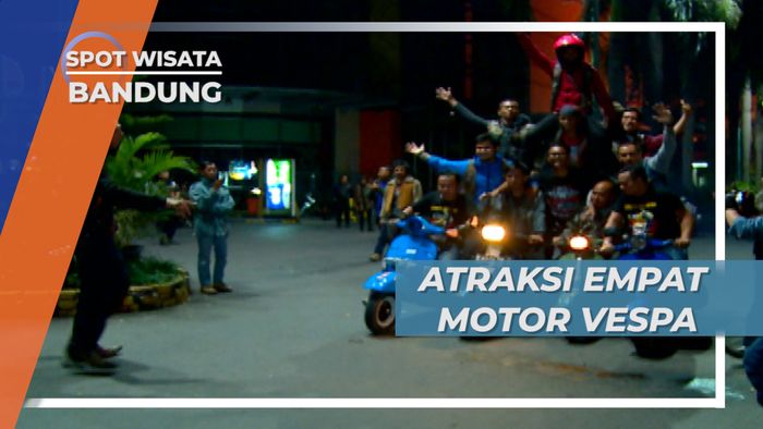 Menegangkan! Atraksi Skuter dengan Beban 16 Orang, Bandung
