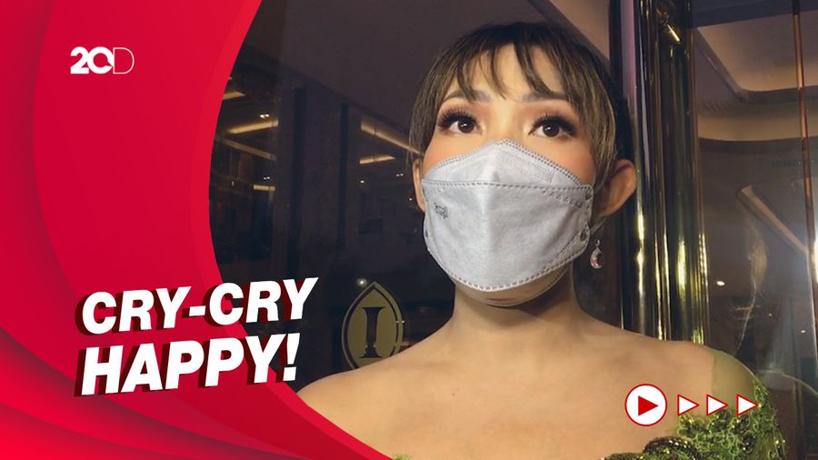 Ayu Dewi Terharu Lihat Anang Beri Wejangan ke Aurel saat Siraman