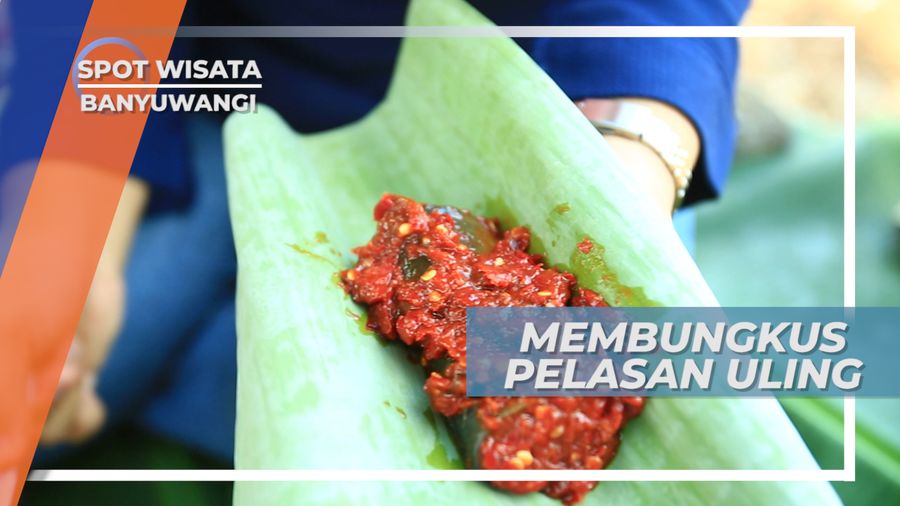 Membungkus Pelasan Uling Banyuwangi dengan Daun Pisang