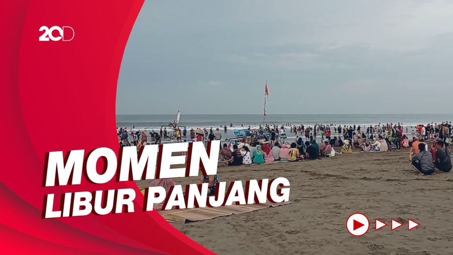 Situasi Pantai Pangandaran yang Dipadati Wisatawan