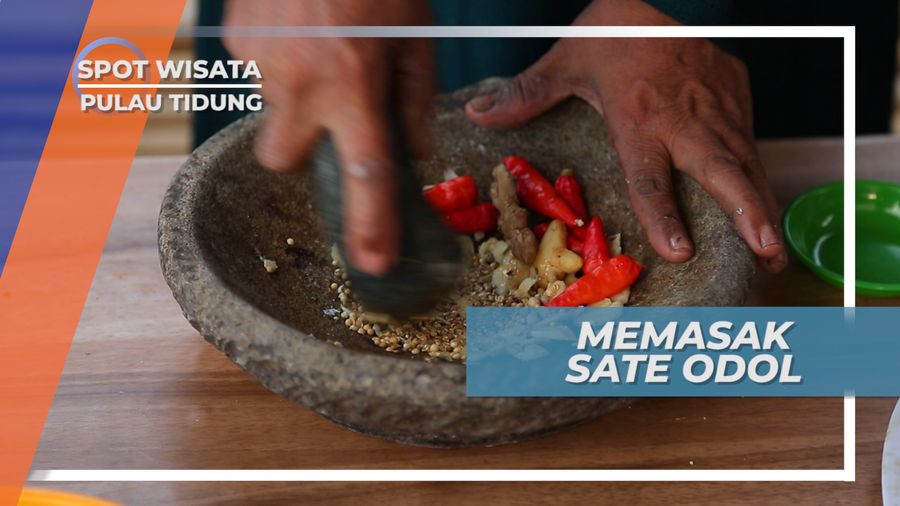 Memasak Sate Odol, Kuliner Warisan yang Istimewa, Pulau Tidung