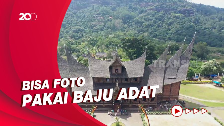 Melongok Kemegahan Istana Pagaruyung di Batusangkar