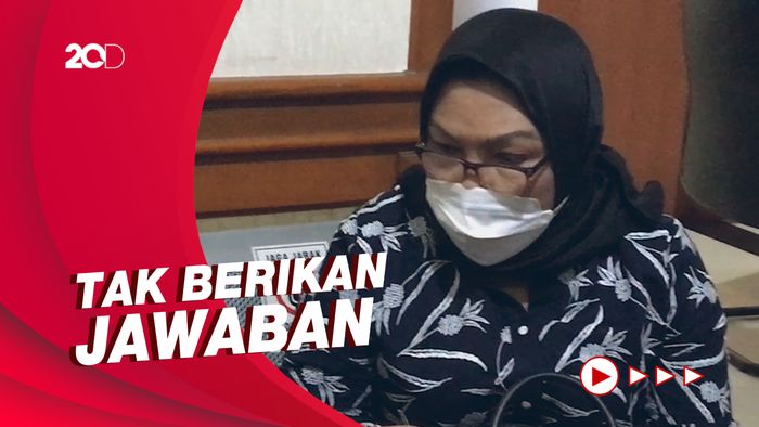 Usai Jadi Saksi Sidang Cerai, Ibunda Nindy Ayunda Bungkam