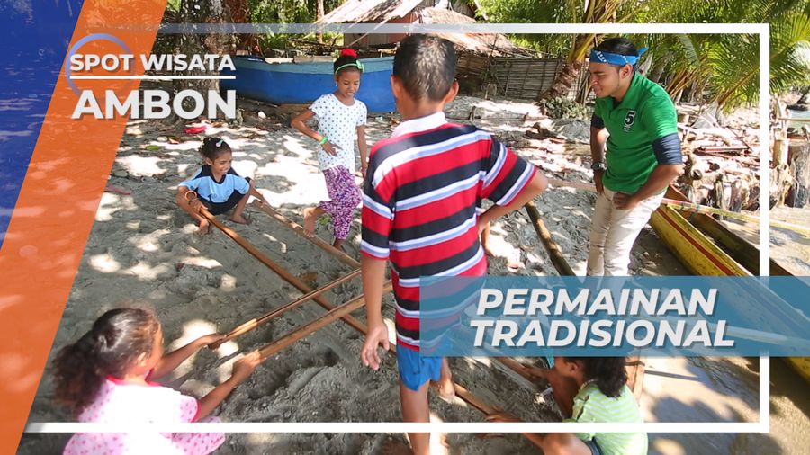 Gaba-Gaba Berlatar Pemandangan Manise Pantai Sawa Telu Desa Morela Hitu Ambon