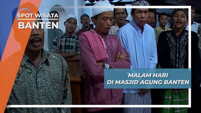 Malam Hari di Masjid Agung Banten