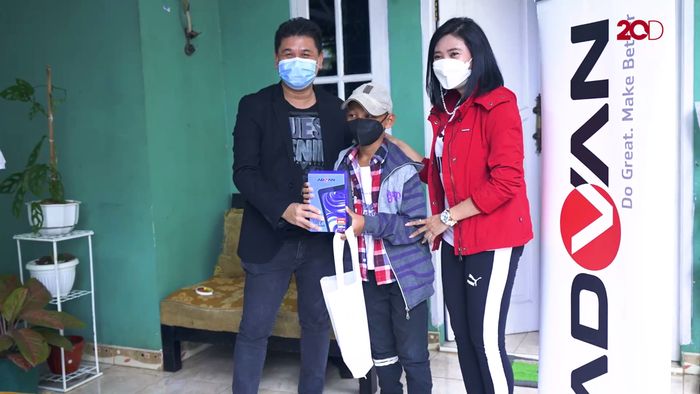 Advan Salurkan Bantuan Berupa Tablet Untuk Mempermudah Sekolah Daring