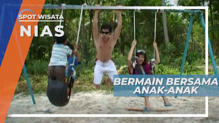Bermain Bersama Anak-anak dari TK Pulau Asu, Nias