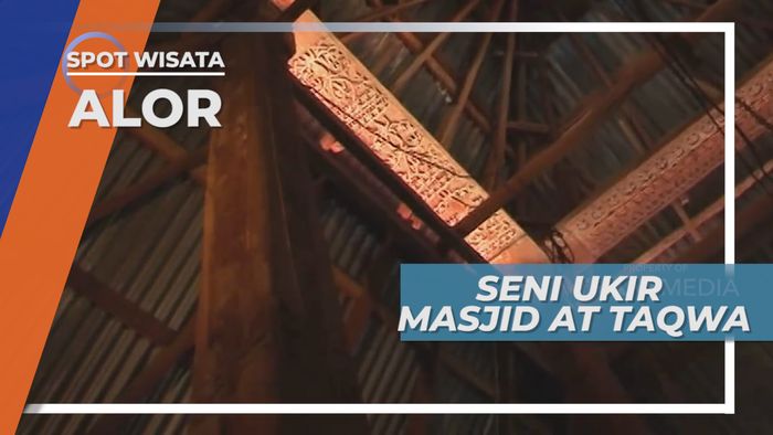 Seni Ukir Tiang Penyangga Masjid At Taqwa Alor, Nusa Tenggara Timur