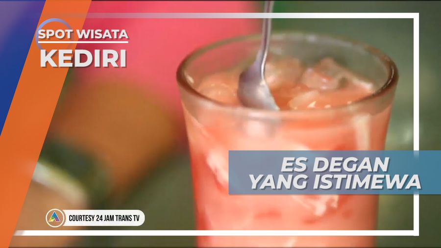 Es Degan Mbok Bo Kediri, Campuran Kesegaran Parutan Kelapa dan Rumput Laut 