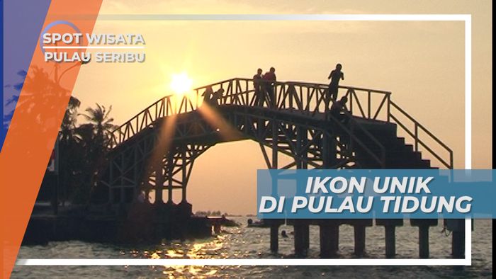 Bersepeda senja Di Jembatan Cinta Pulau Tidung Kepulauan Seribu