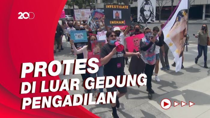 Dukung Britney Spears, Penggemar Perempuan Cukur Botak