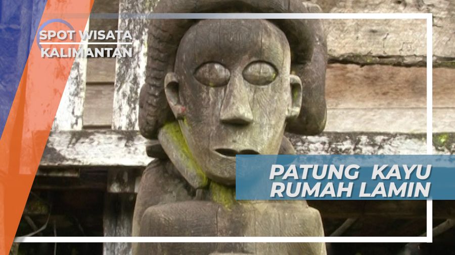 Patung Kayu di Rumah Lamin Suku Dayak Desa Eheng Kalimantan Timur