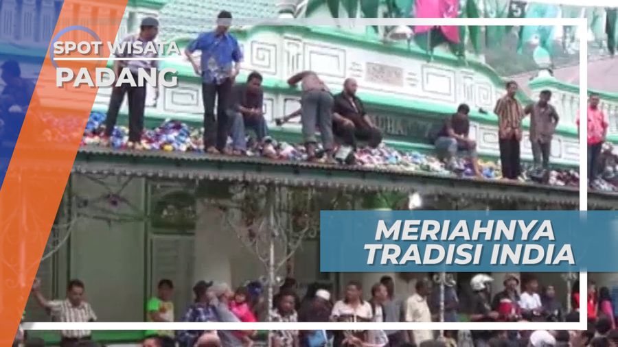 Serak Gulo, Tradisi Melempar Gula Dari Atap Masjid, Padang