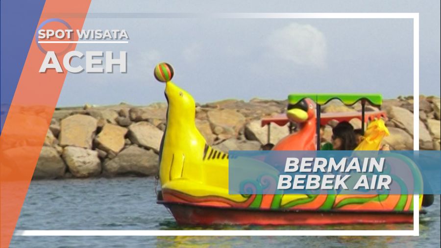 Mengayuh Bebek Air Pantai Ulee Lheue Aceh