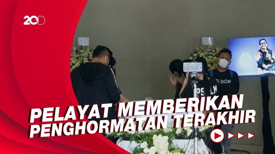 Suami Joanna Alexandra Disemayamkan di Rumah Duka RSPAD Gatot Soebroto