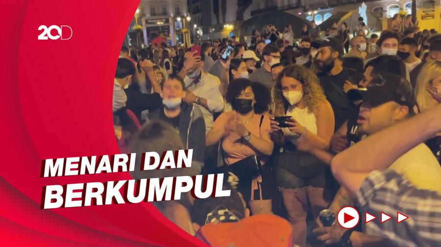 Ratusan Warga Madrid Berpesta Rayakan Jam Bebas Malam