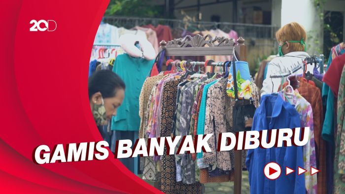 Jelang Lebaran, Warga Solo Barter Pakaian di Komunitas Joli Jolan