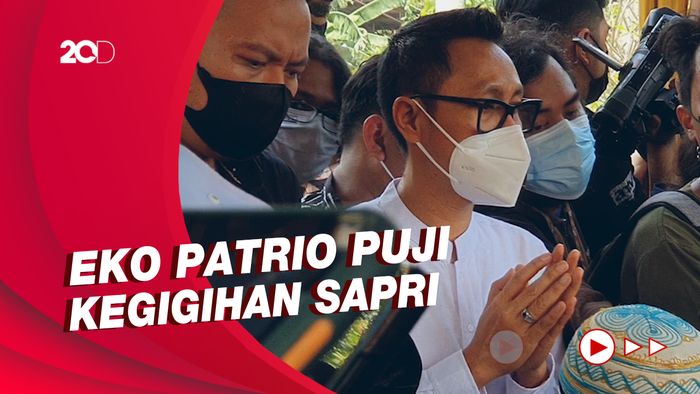 Sapri Pantun Tak Pernah Ngeluh soal Honor Sedikit