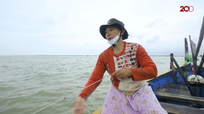 Para Srikandi Tangguh di Perairan Demak