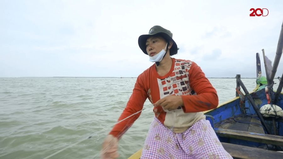 Para Srikandi Tangguh di Perairan Demak