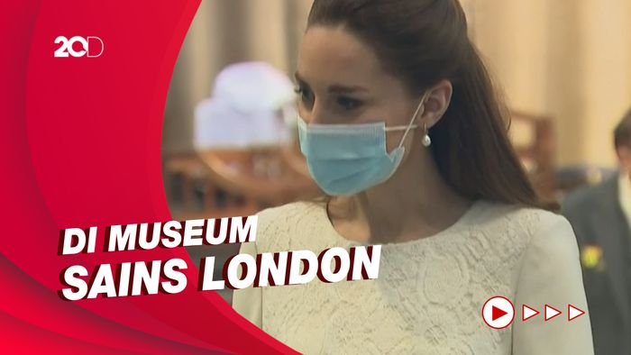 Gaya Santai Kate Middleton Jalani Vaksinasi COVID-19 Dosis Pertama