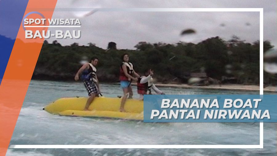 Seru-seruan Bermain Banana Boat di Pantai Nirwana Bau-bau