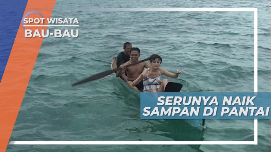 Mendayung Sampan di Pantai Lakorapu Bau-bau Sulawesi Tenggara