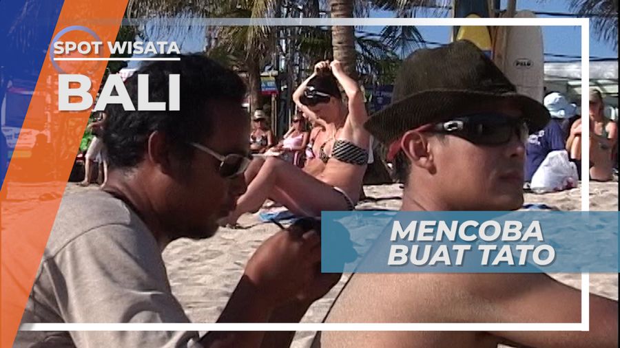 Membuat Tato Lukis, Langsung Di Atas Pasir Pantai Kuta Bali