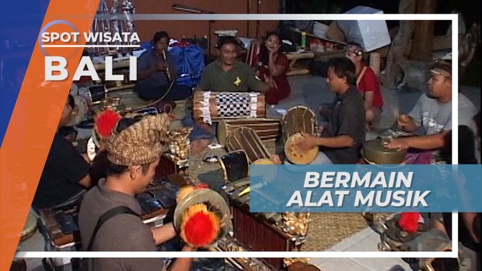 Belajar Memainkan Alat Musik Tradisional di Puri Bona Kelod Gianyar Bali