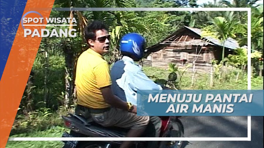Naik Ojek Menuju Pantai Air Manis, Padang Sumatera Barat