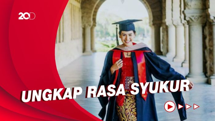 Selamat! Maudy Ayunda Lulus dari Stanford